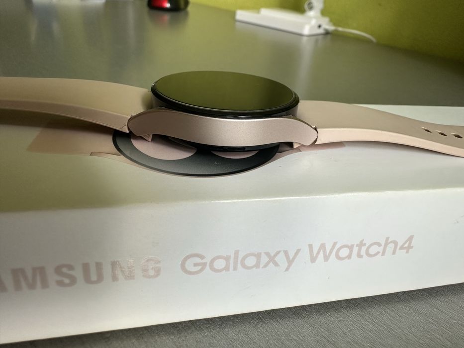 Часы  samsung Galaxy Watch4