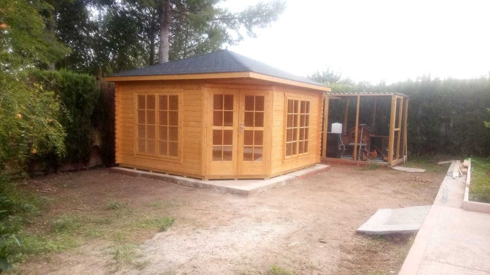CASA DE MADEIRA - STOCK MODELO VICTORIA de 3x3 e 4x4