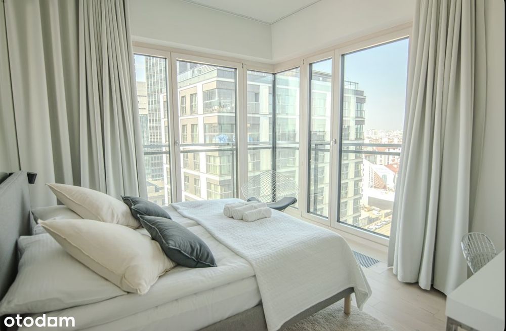 Czteropokojowy apartament w Mennica Residence
