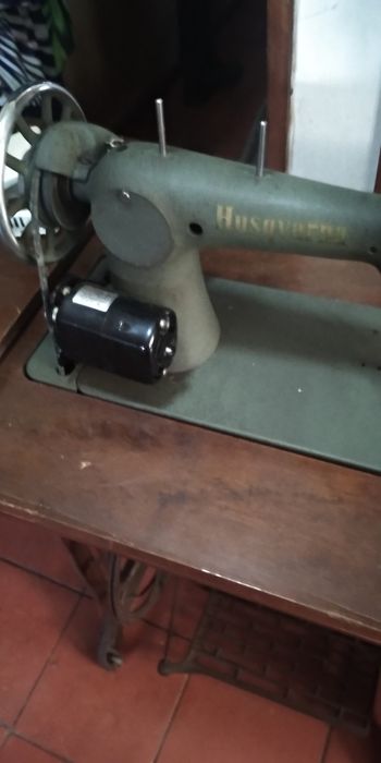 Máquina de costura de marca Husqvarna