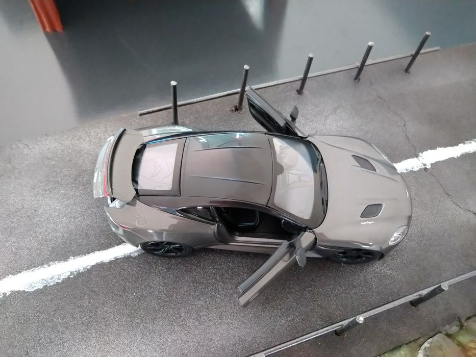 Aston Martin DBS Superleggera - Welly 1/24