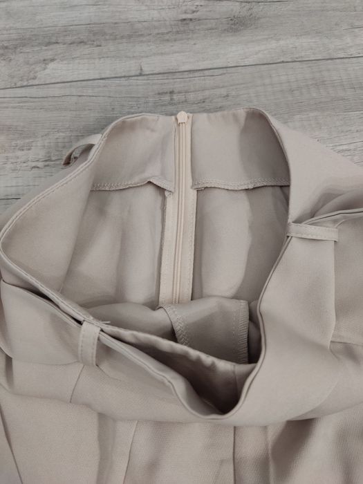 Elegancka spódnica z paskiem