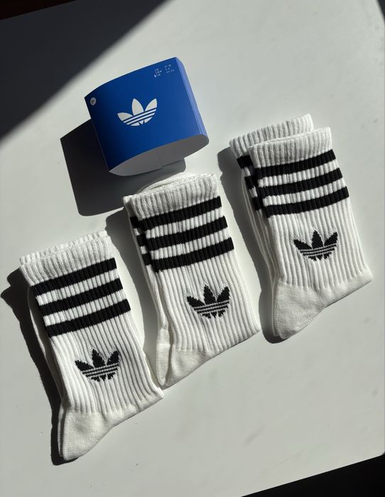 Białe skarpety adidas