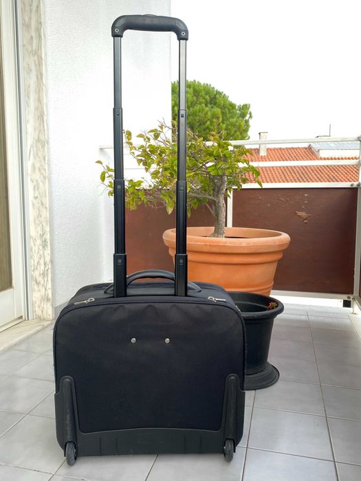 Mala Trolley Executiva – Leve, prática e resistente Targus445990300392499202