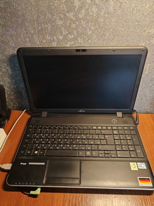 Ноутбук Fujitsu Siemens AH512