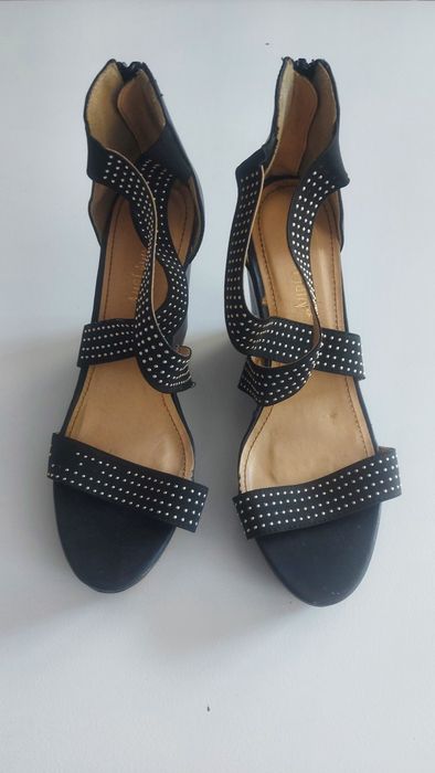 Wysokie sandałki na koturnie r. 39