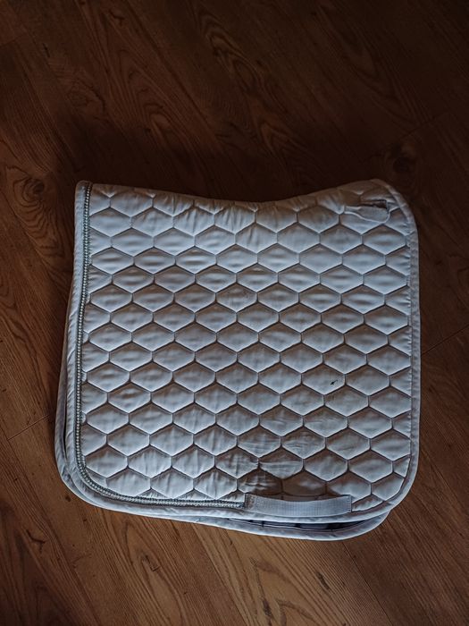 Biały nowy czaprak fair play z diamencikami