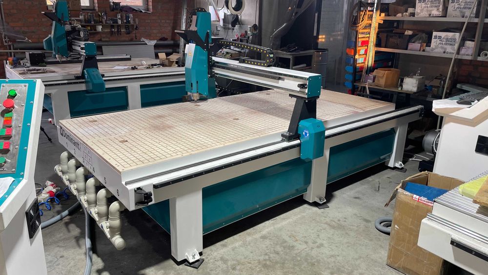 Фрезерний верстат з ЧПУ 1350х3050мм Домінант ЧПУ / Dominant CNC