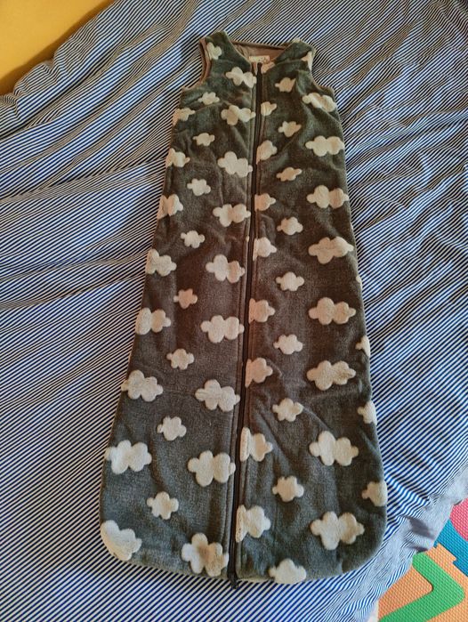 Vendo saco de dormir para criança que se destapa