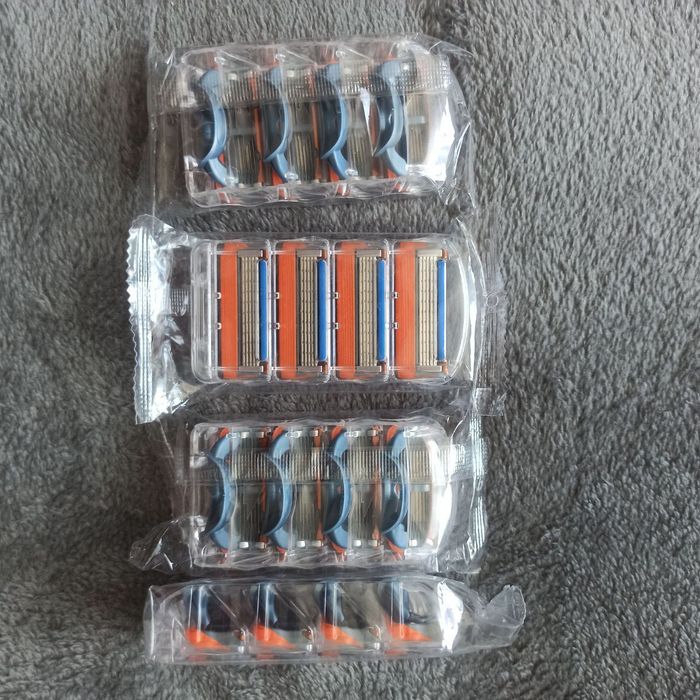 Набір багаторазова бритва Gillette та 18 (по 4шт.) комплектів станків