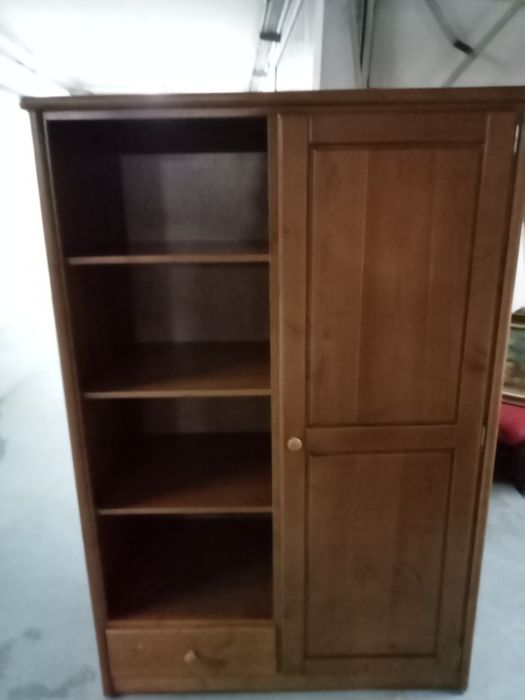 Móvel para arrumação em madeira em bom estado