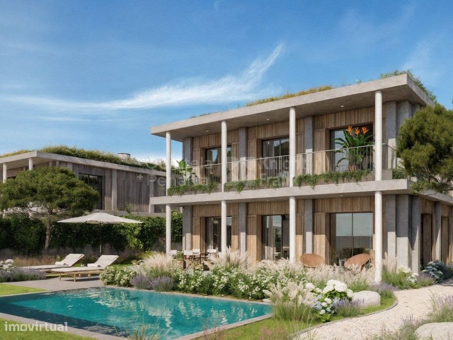 Moradia T4 com rooftop e piscina na Caparica