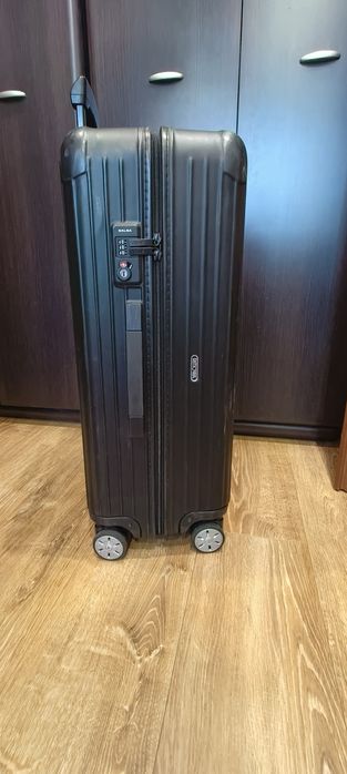 Markowa walizka firmy Rimowa
