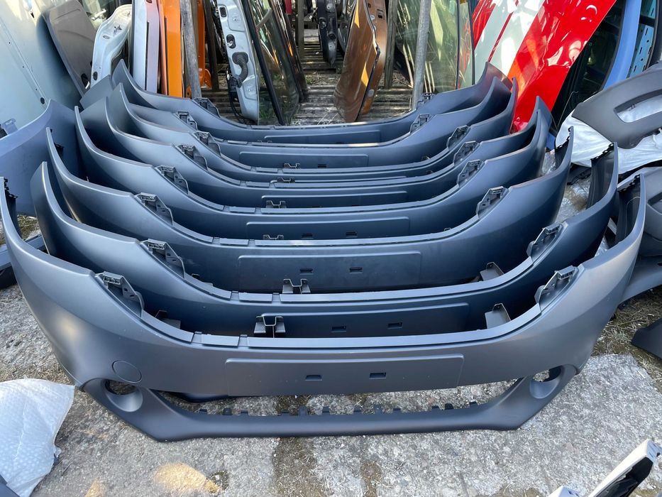 Zderzak tył Trafic III lift różne kolory Nowe