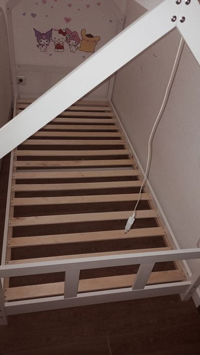 Cama estilo casinha Montessori