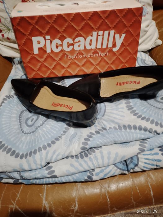 Sapatos novos de muito boa qualidade pretos e brilhantes