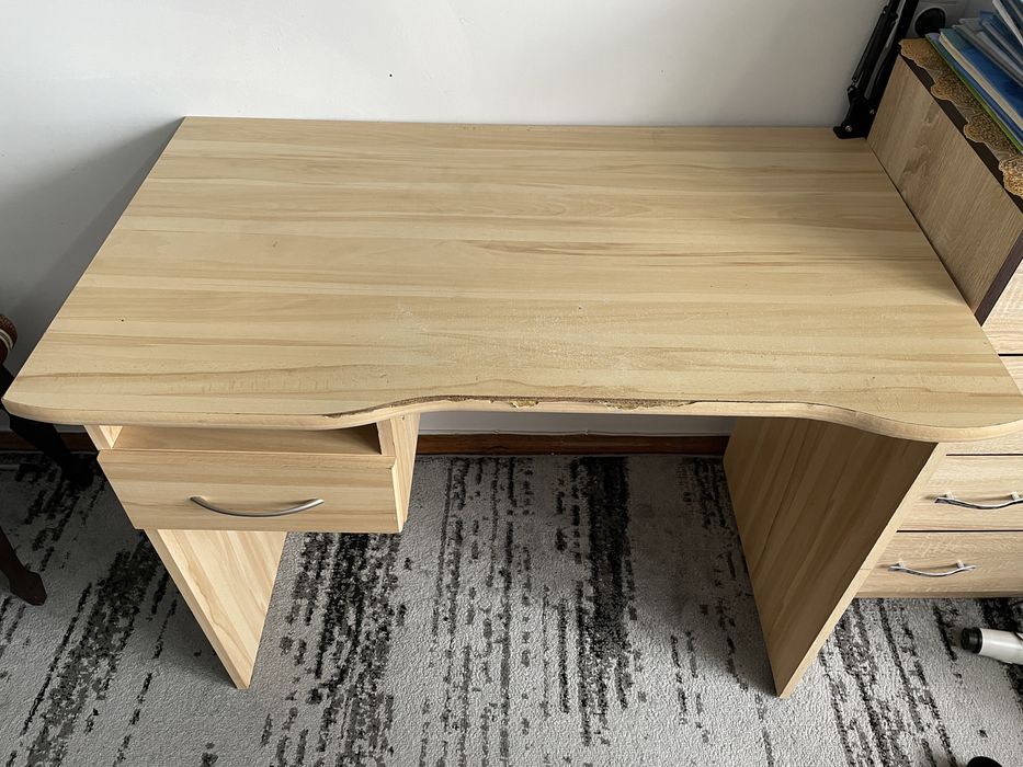 Стіл письмовий в чудовому стані