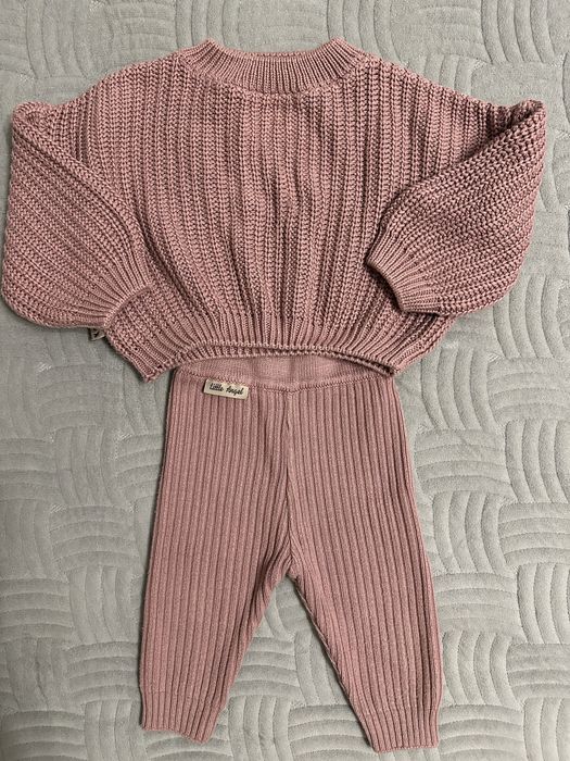 Продам вʼязаний костюм little angel 80 розмір