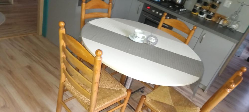 Stół okrągły biały