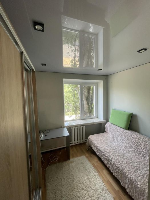 Продается 3 квартира.С очень большой лоджией..В шикарном районе.