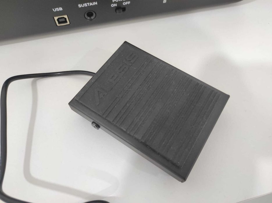 Teclado Controlador MIDI Alesis V49 MkII + Sustain Pedal ASP1 Satão