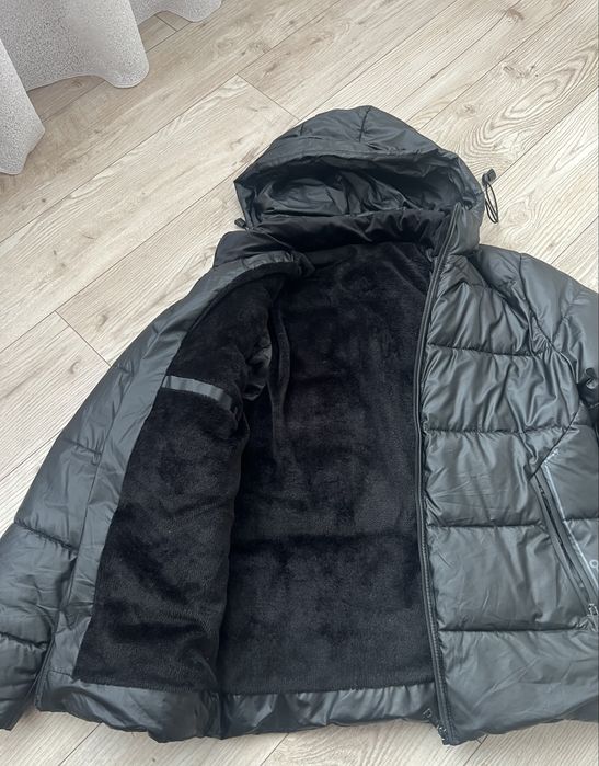 Тепла куртка з капюшоном