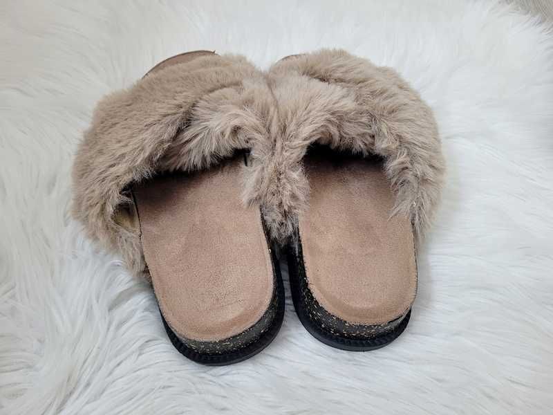 Beżowe klapki futrzane, 37 (24 cm)