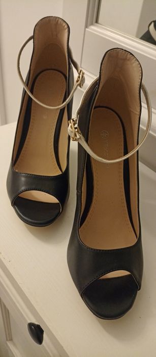 Buty na koturnie rozm 37