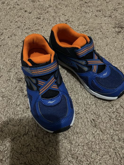 Продам кросівки.Весна. Розмір 29.