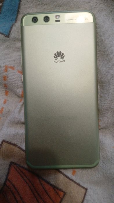 Huawei P10 Verde, em bom estado, com poucos sinais de uso.