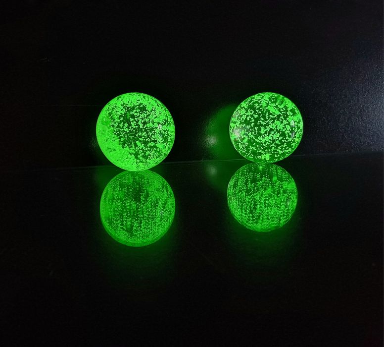 Szklane kule - fluorescencyjne - nie uranowe - 2 szt