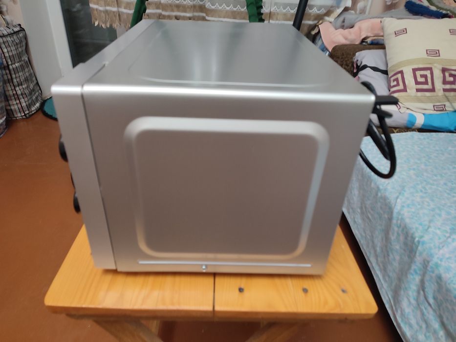 Мікрохвильова піч Sharp