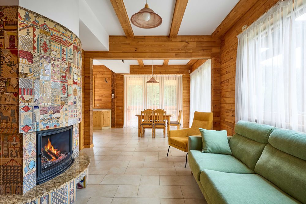 Заміська резиденція в Карпатах. 125м.кв. 26сот. Огороджена, охороняєма