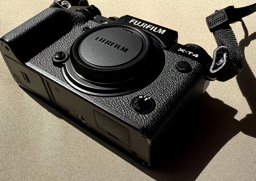 Aparat Fujifilm X-T4 czarny komplet + Grip VG-XT4