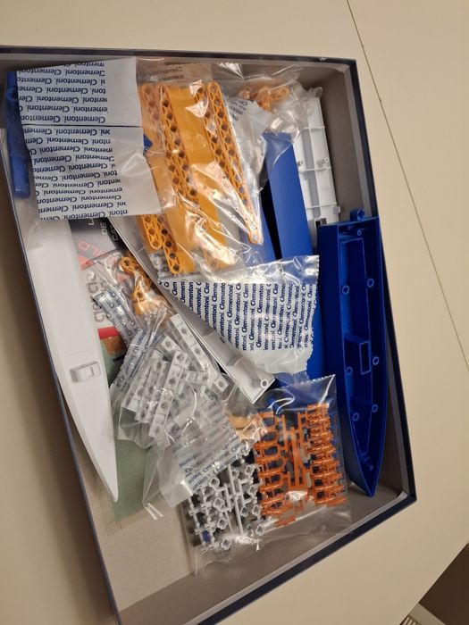 Catamarã flutuante ciência e jogo