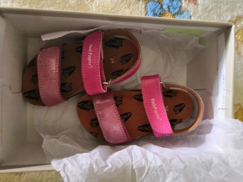 Sandálias novas menina marca Hush Puppies, tamanho 24