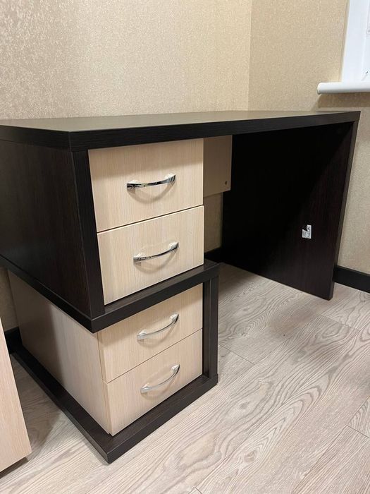 Стол письменный / рабочий