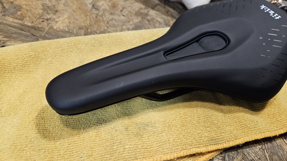 Siodło fizik terra ridon x5 145mm