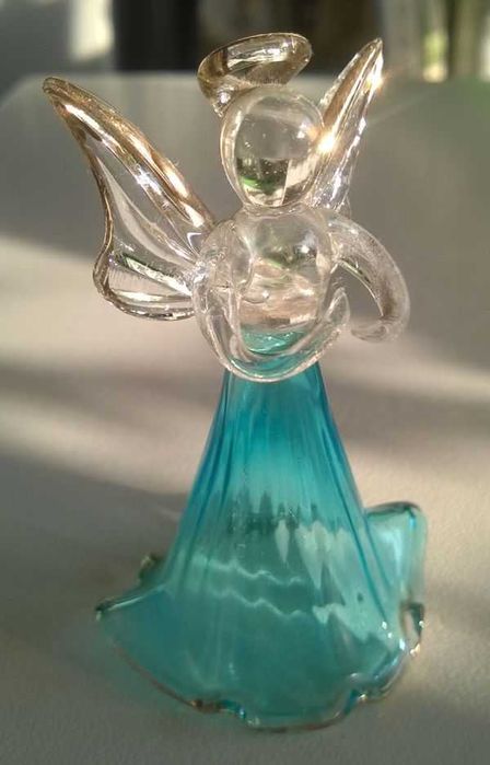 Figurki Aniołków Figurka Aniołek szklany stojący modlący się 8cm