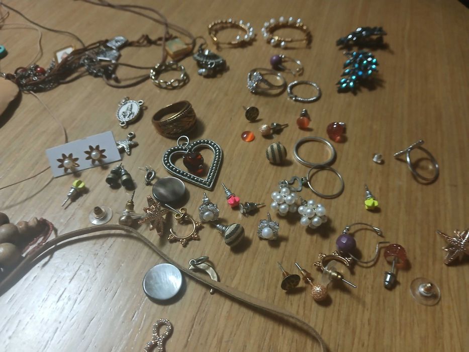 Conjunto variado de várias peças de bijuteria (não vendo separado)