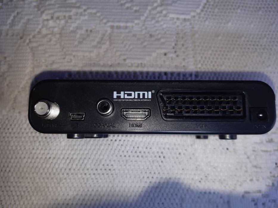 Tuner satelitarny FTA 221S HD