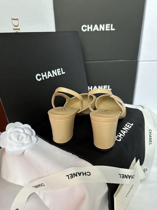 Czółenka Chanel beige leather