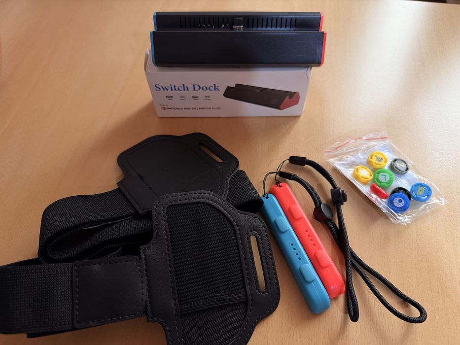 Вживаний Nintendo Switch OLED в ідеальному стані та повній комплектації + аксесуари