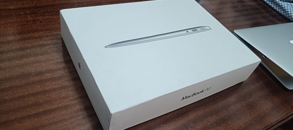 MacBook Air 13  2017 8GB RAM SSD 256GB + Caixa Apple