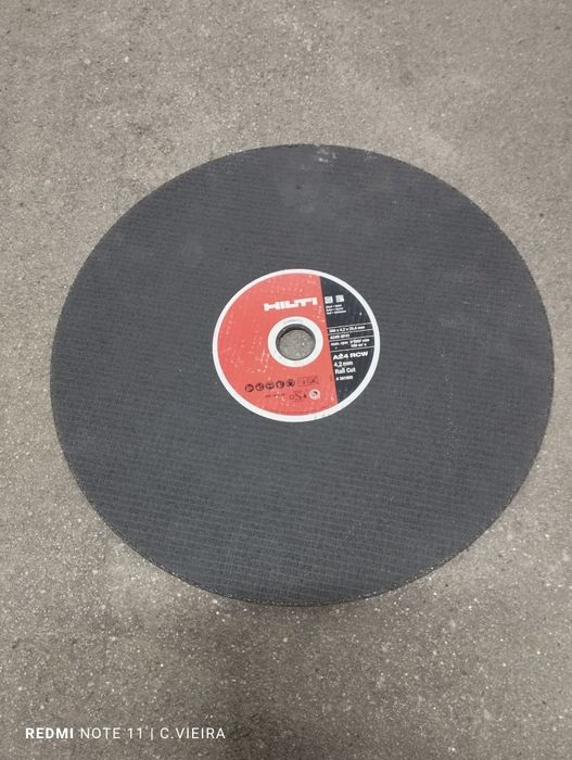 3 discos de ferro e 1 de betão
