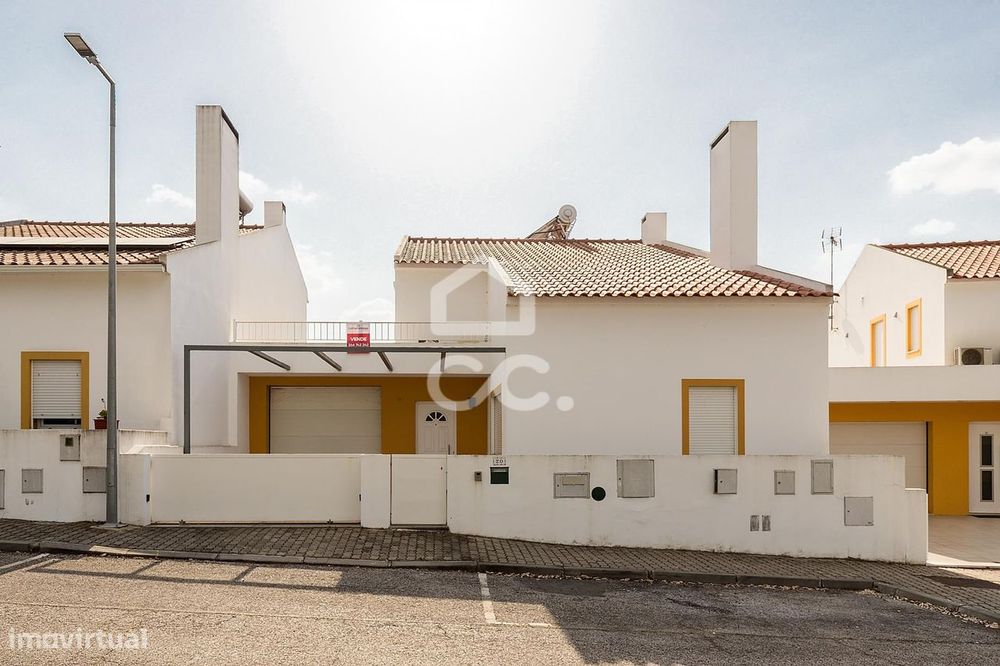Moradia T3 c/ Quintal, Terraço e Garagem no Loteamento Quinta das Sesm
