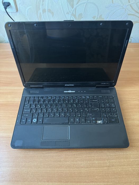 Ноутбук eMachines e525