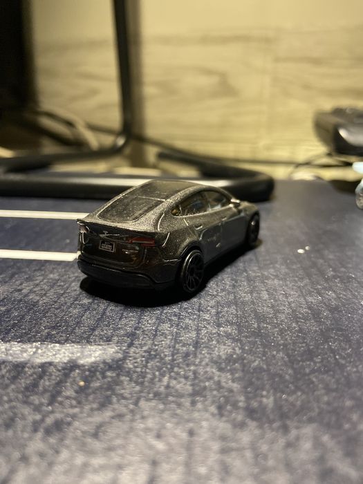 Tesla Model Y - Loose - Hotwheel