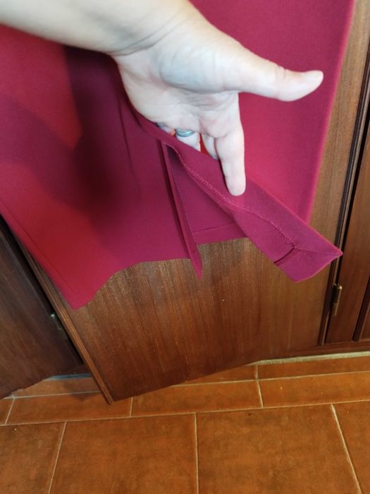 Vestido midi bordô