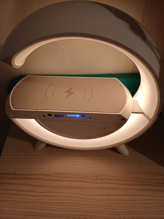 Lampka nocna z wbudowanym głośnikiem bluetooth